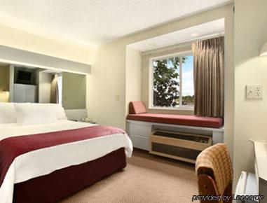 Quality Inn & Suites Watertown Fort Drum Calcium Ruang foto